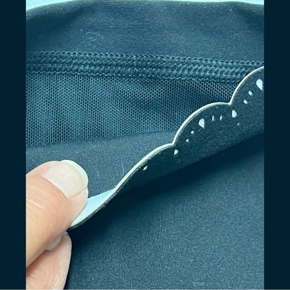 ATHLETA Black Cropped Elation Scalloped Leggings! - Picture 5 of 8